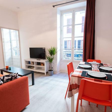 Appartement Coeur De Ville - Wifi - Lave-Seche Linge Pau Dış mekan fotoğraf